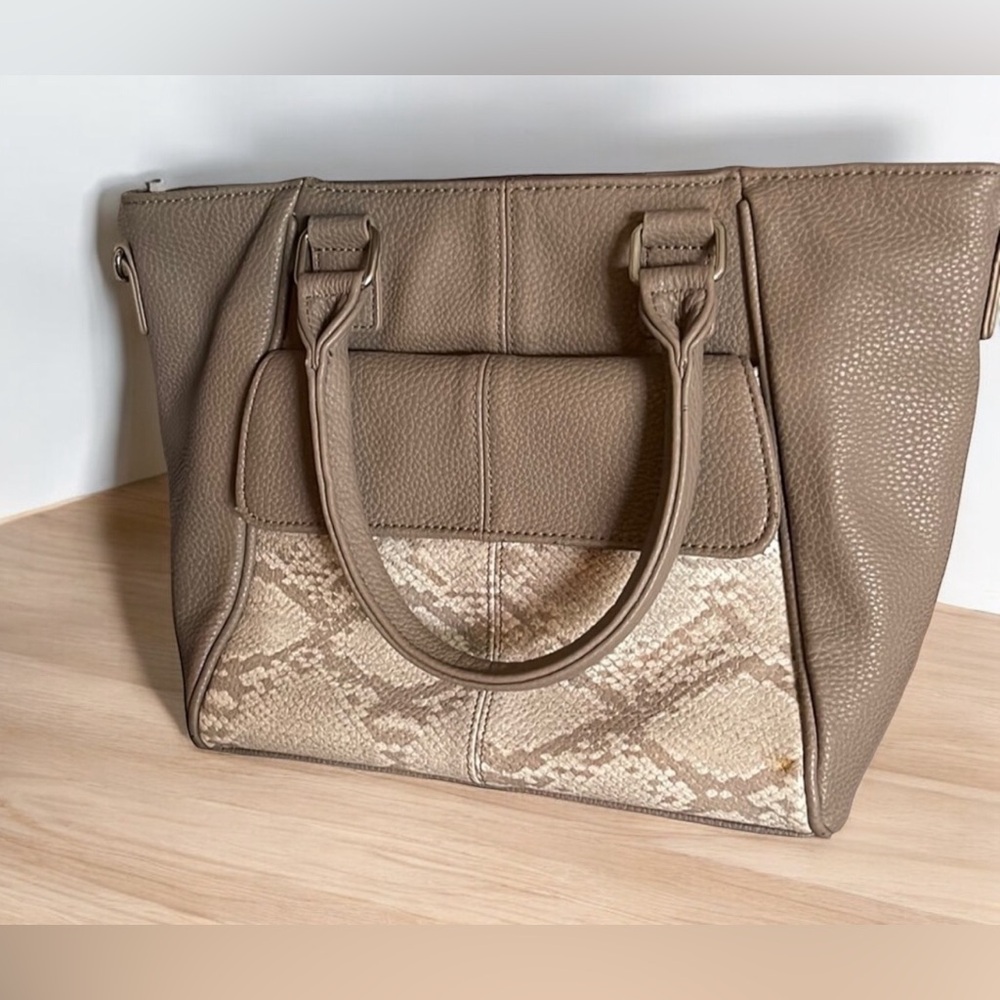 ⭐️ Jewell gray snakeskin purse. Some stains. No shoulder attachment.